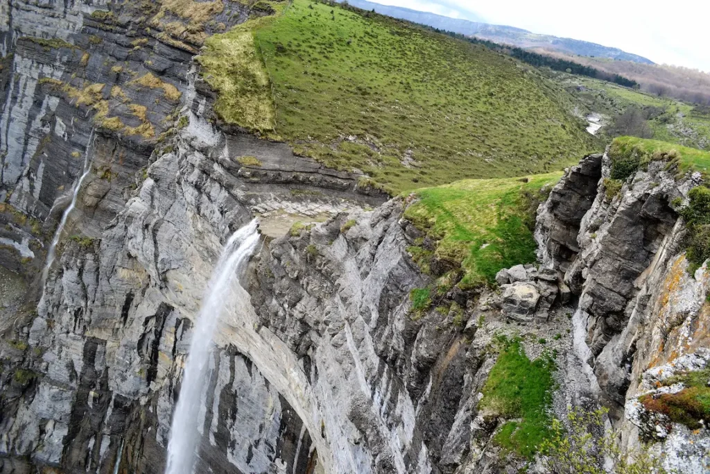 15 Amazing Day Trips from Bilbao You Will Love - Around Europe Salto del Nervión
